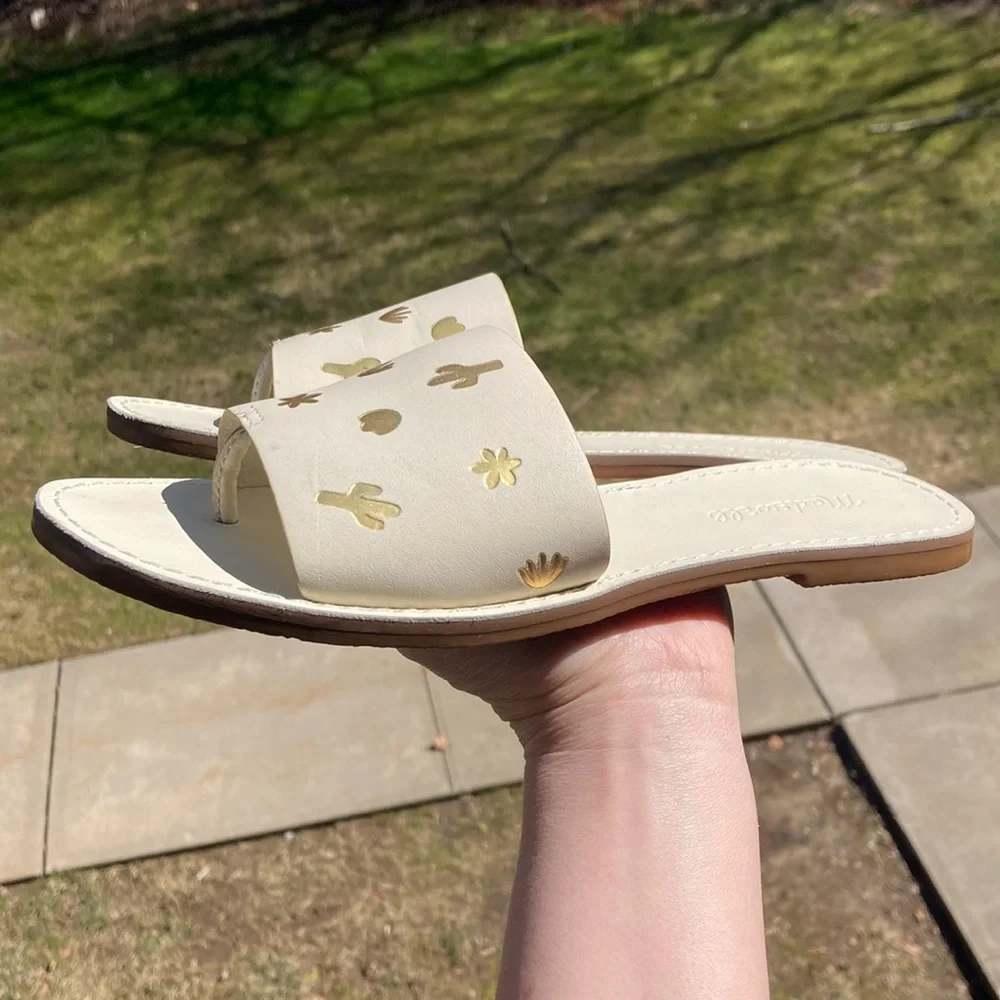 Madewell The Boardwalk Post Slide Sandal: Cactus Embossed Edition Gold Details